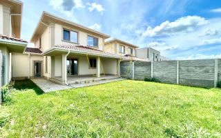 Casa despărțită prin garaj cu 5 camere | Giroc - Poză 4