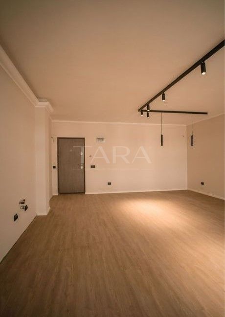 3 camere de vanzare, zona Eroilor, Floresti - Poză 2