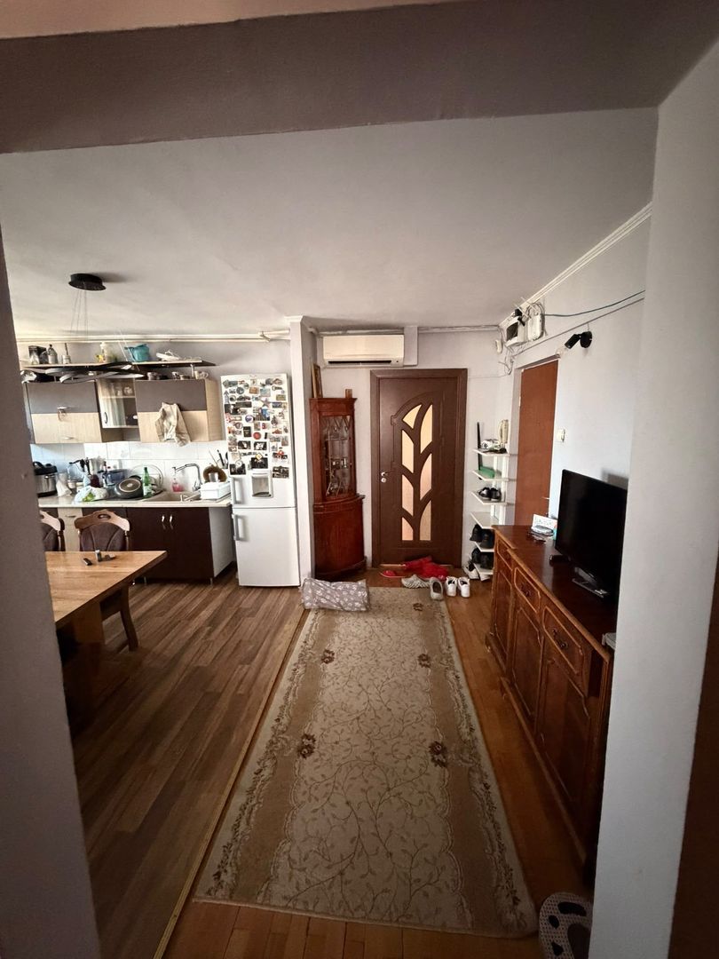 Apartament spațios cu 4 camere – Marghita, zona centrală - Poză 1