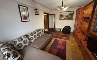 Apartament 3 camere, etaj 3 - zona Cetate - Poză 1