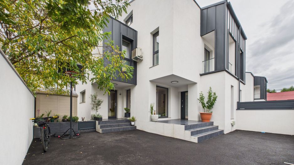 Casă modernă cu 5 camere, 4 băi și terasă închisă – Otopeni, central - Poză 27