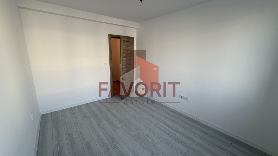 Etaj 2. Disponibil imediat. Decomandat. TVA 21% inclus in pret - Poză 11