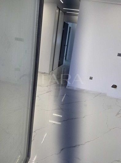 Apartament 3 camere ultrafinisat, zona Metro - Poză 3