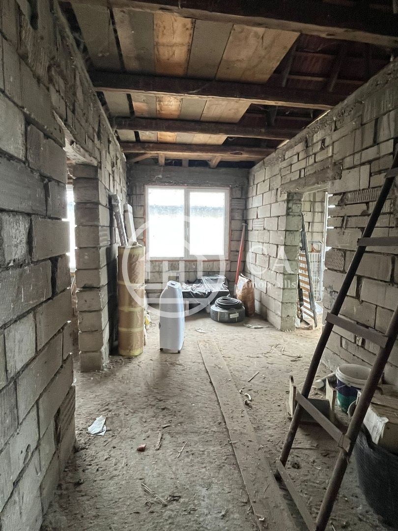 Casa de vanzare D+P+E+M cu 5 camere în Livada De Bihor - Poză 10