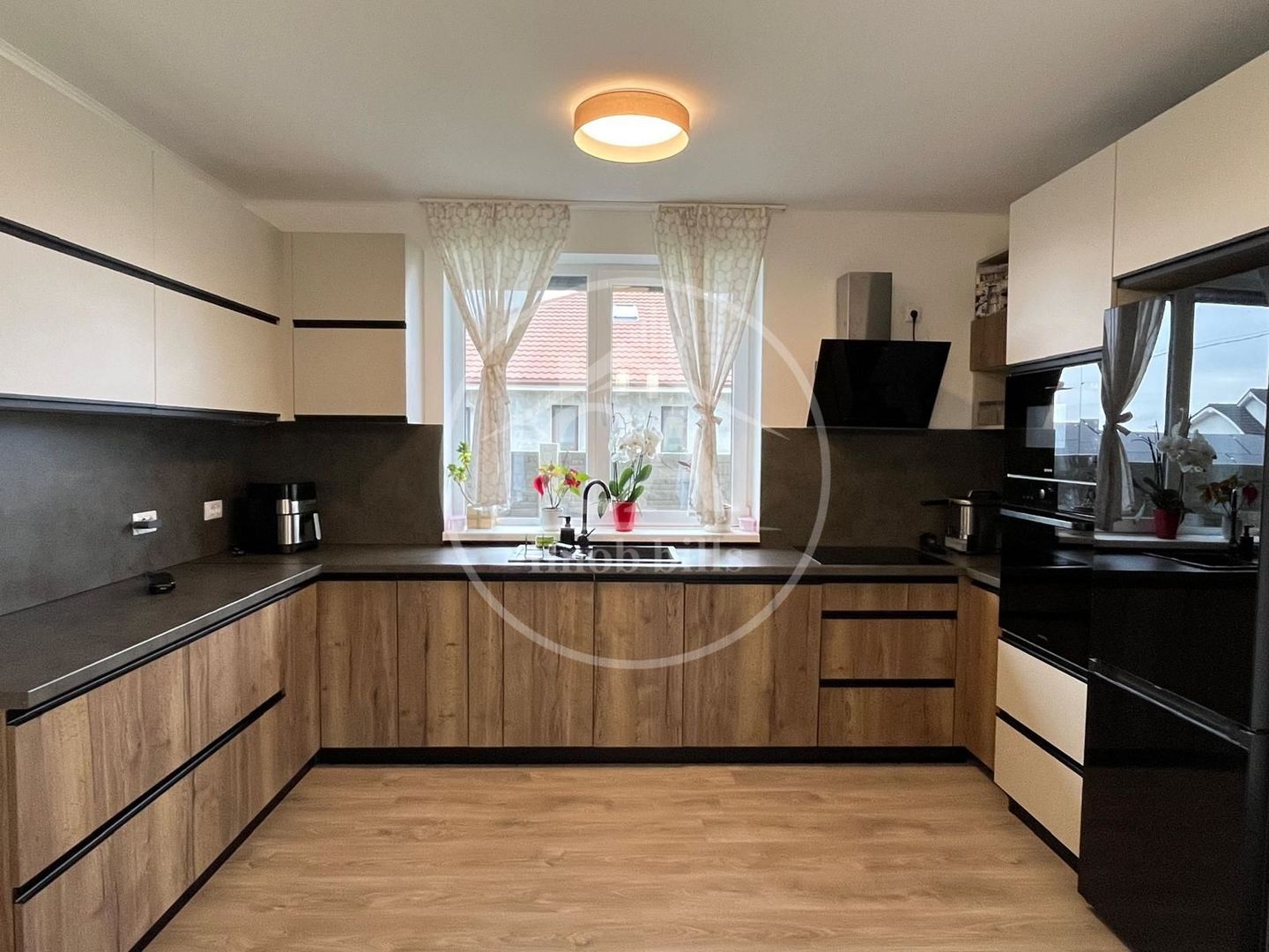 Casă de vânzare cu 4 camere în Biharia, Bihor - Poză 7
