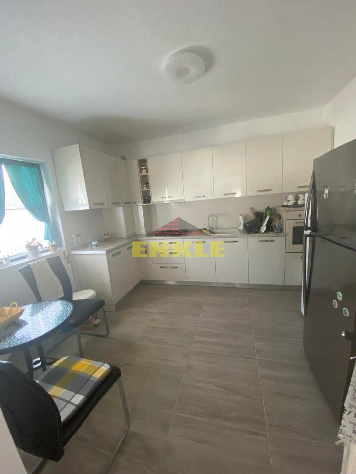 Casa , P+1+teren, 500 mp,situata in Curtesti ,pret 155000 Euro,mobilata si uitilata - Poză 5