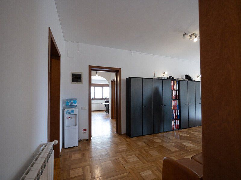 Vila cu 750 mp utili si teren de 1.480 mp in Erou Iancu Nicolae - Poză 20