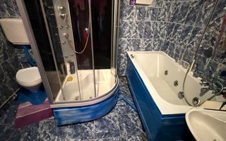 Casa ultracentral + piscină - Poză 2