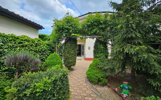 De vanzare-Vila spatioasa cu gradina si foisor-oaza de liniste - Poză 1