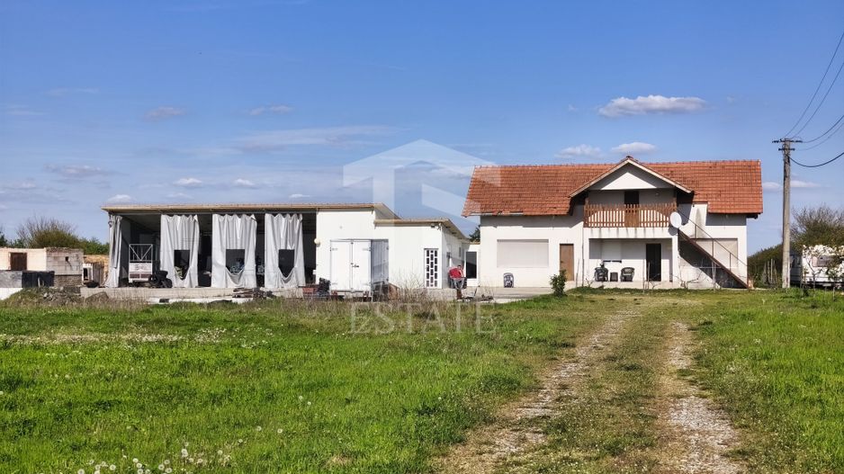 Casa cu 4 camere cu teren de 14,340 mp + platforma de beton cu hala - Poză 1