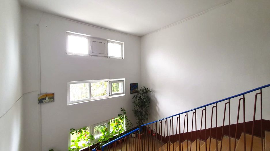 Apartament luminos cu vedere spre biserică, într-un cartier verde și liniștit. - Poză 25