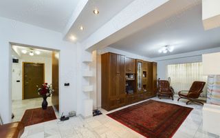 Vand Apartament spatios cu 4 camere de vanzare pe Bdul Decebal - Poză 9