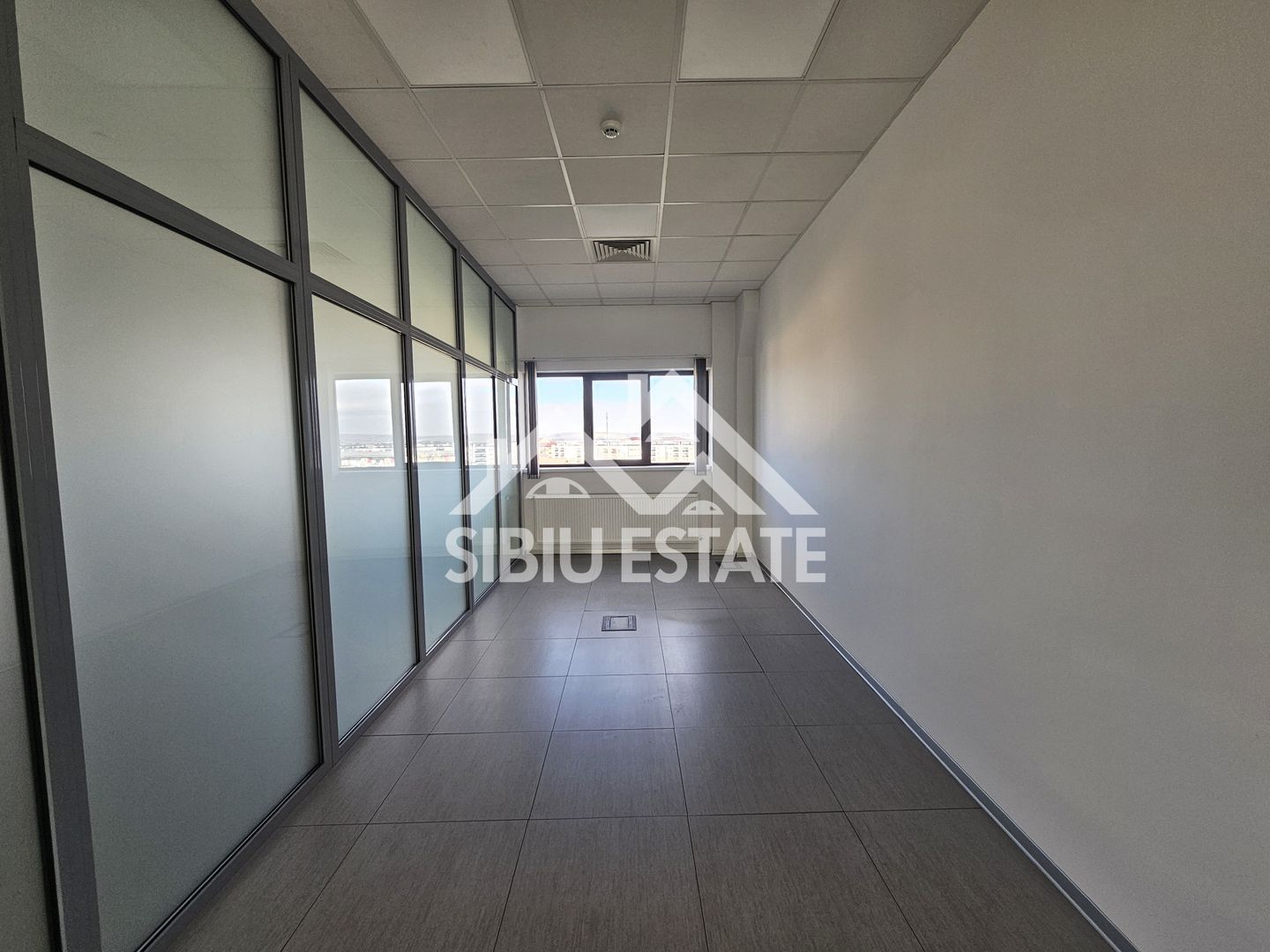 Spatiu de birouri de inchriat locatie centrala si vizibilitate buna - Poză 21