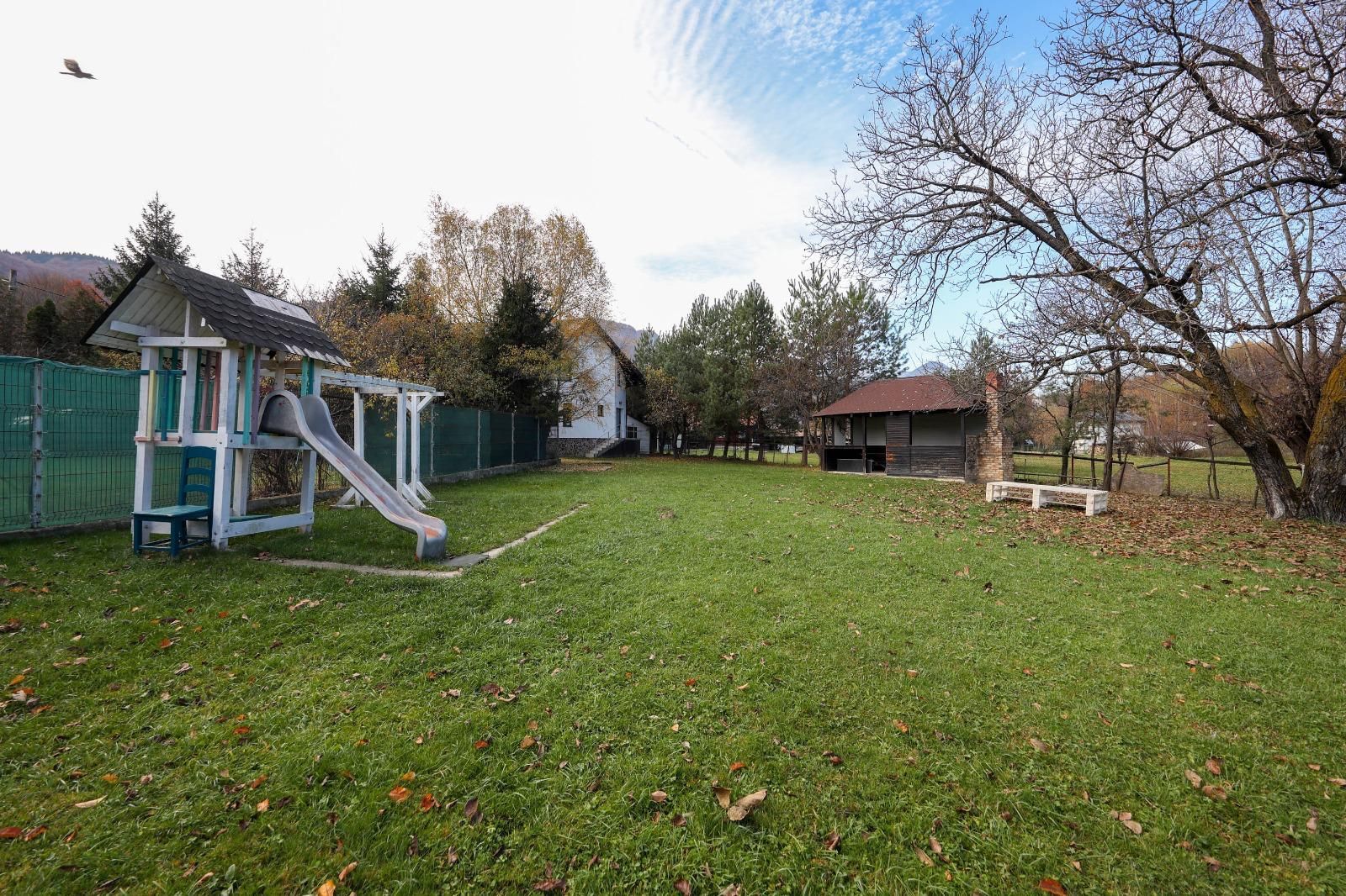 Vilă spațioasă de vânzare în Predeluț, Bran | 2000mp - Poză 43