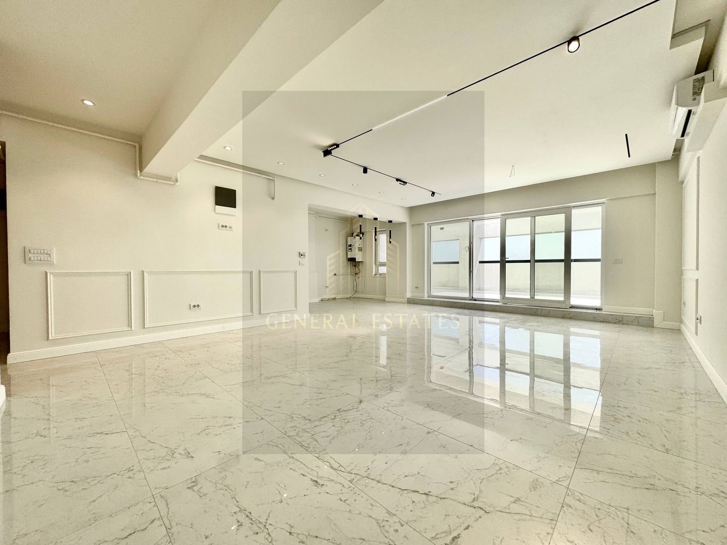 Vânzare Penthouse cu Terasă generoasă în Complexul Atrium Garden - Poză 1