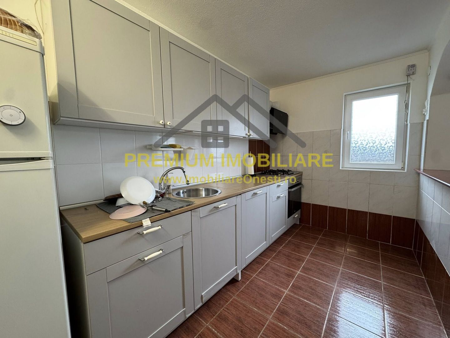 Casa de inchiriat in Onesti | Curte, Foisor, toate utilitatile - Poză 6