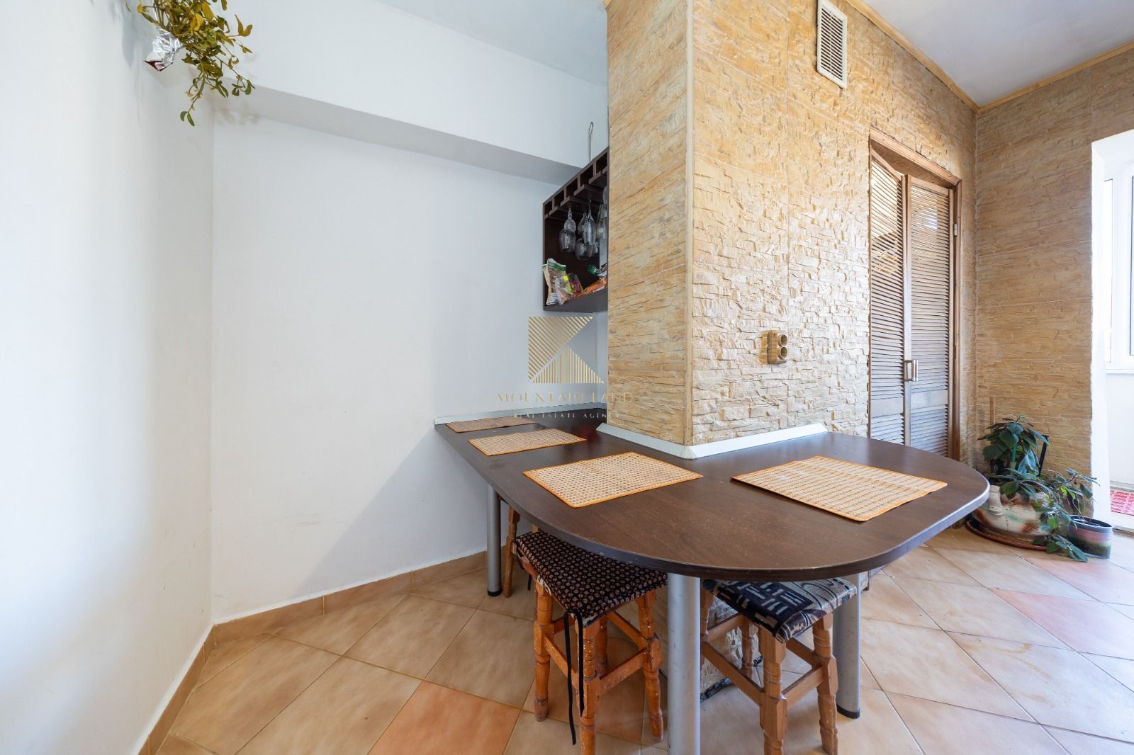 Apartament 3 camere, vedere superbă, Răcădău, str. Carpenului - Poză 5