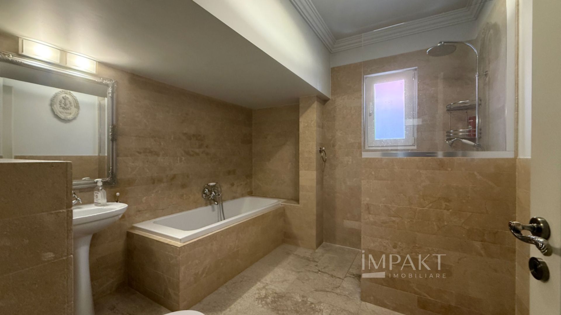 Apartament modern la vila cu gradina si teren 263mp aproape de centru - Poză 13