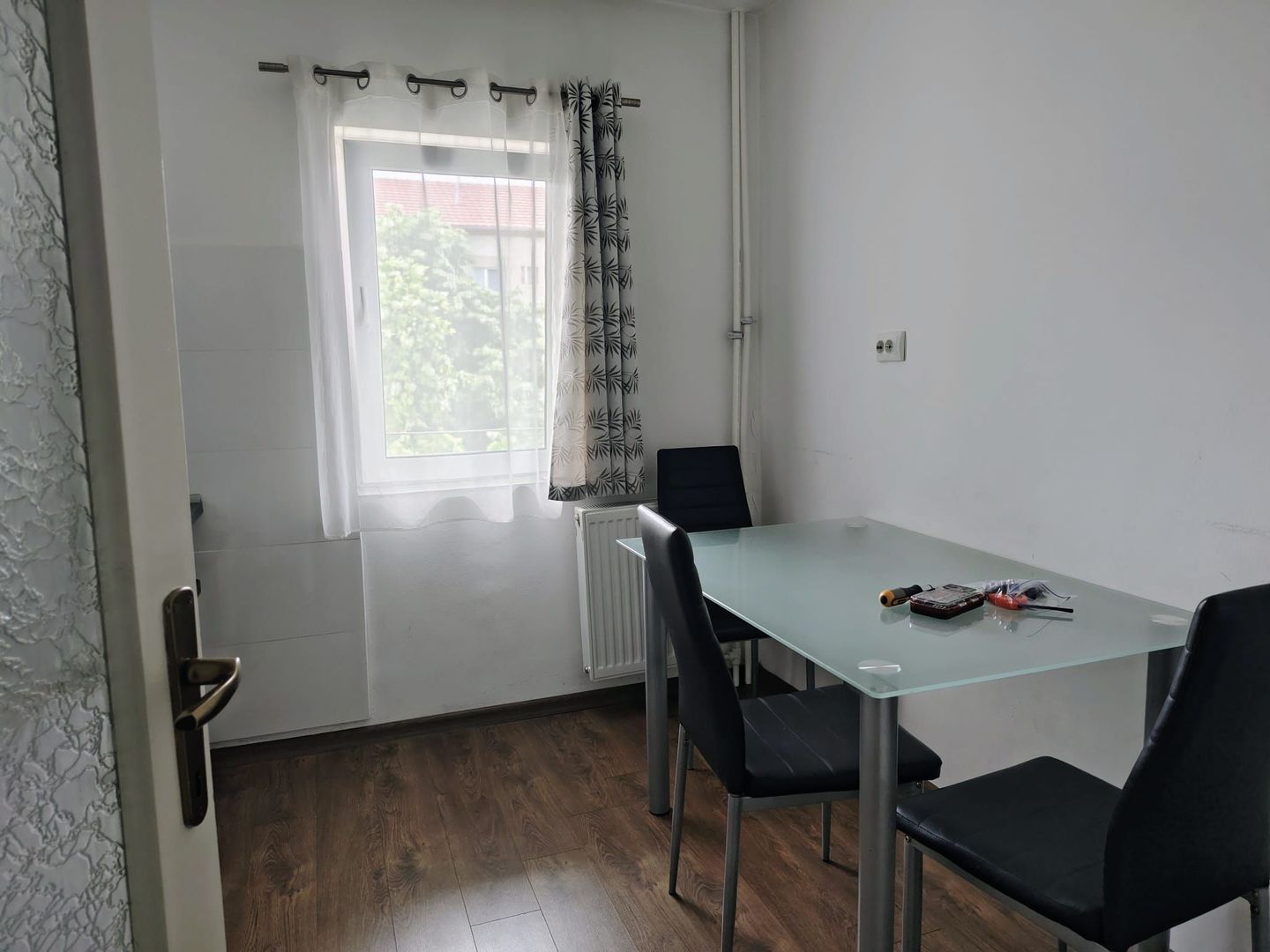 De inchiriat:  apartament, 2 camere Oradea. 340 E/luna. Comision 50% - Poză 4