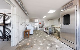 Spațiu de producție cu dotări complete: brutărie, patiserie și magazin - Poză 18