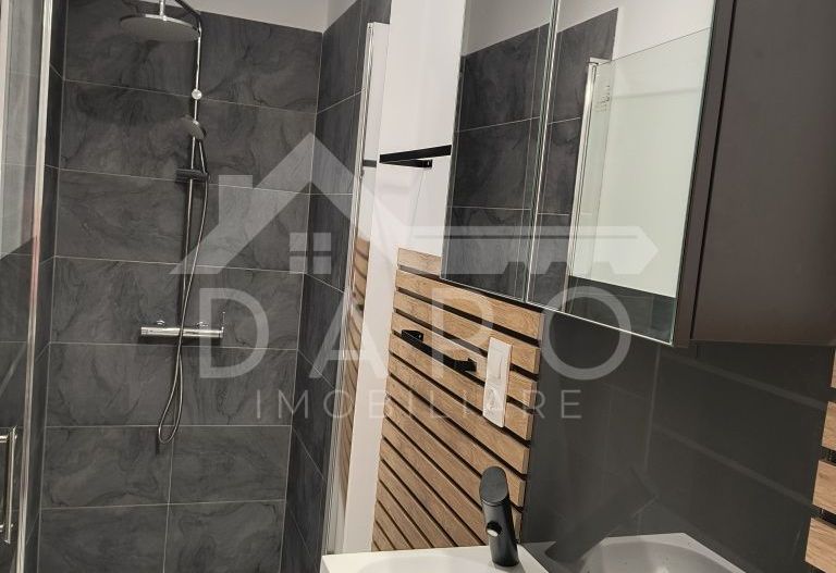 Ap cu 2 camere in centru, decomandat - Poză 2