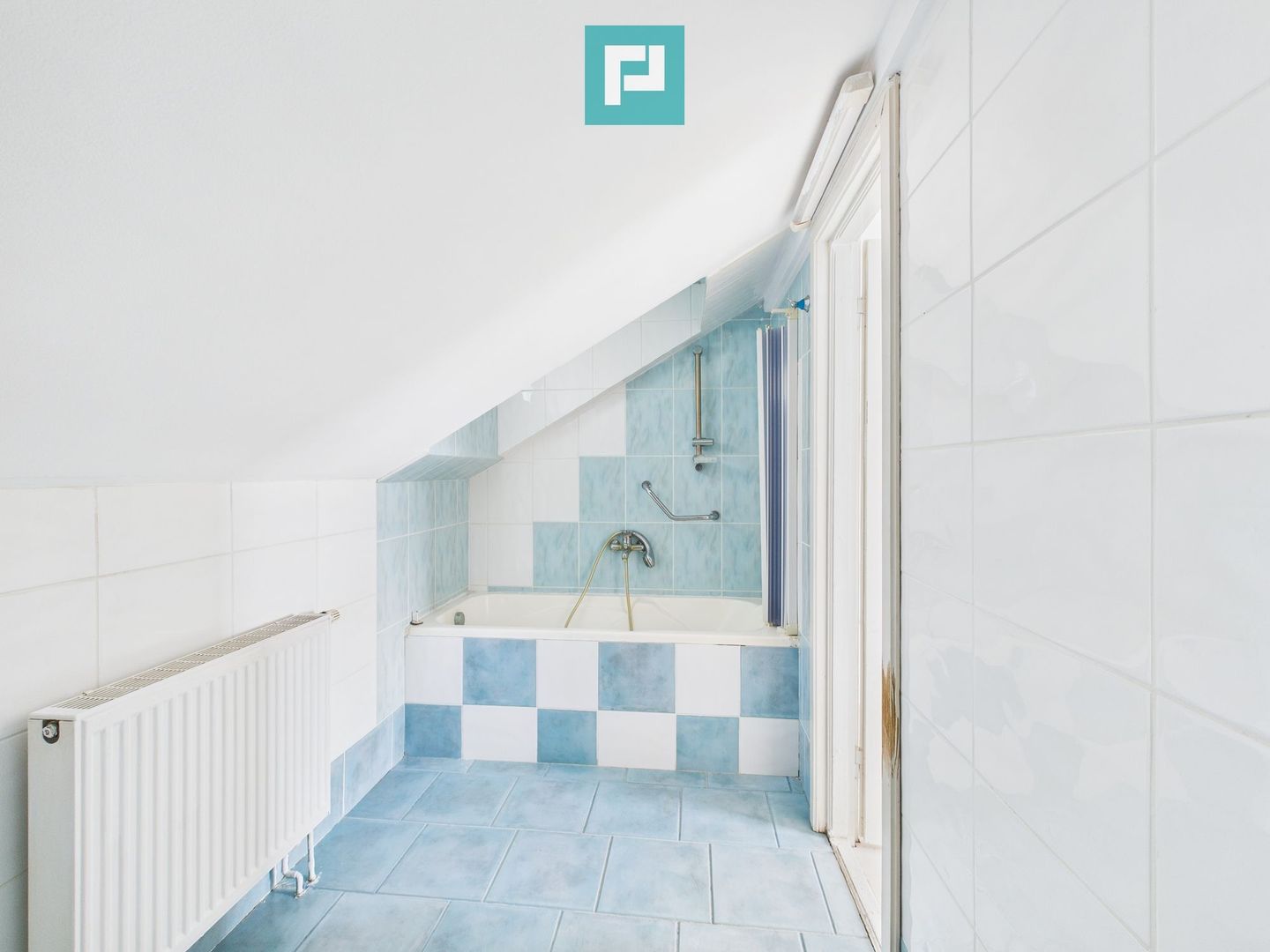 Vilă cu 5 camere pentru investiții în Dumbrăvița - Poză 9