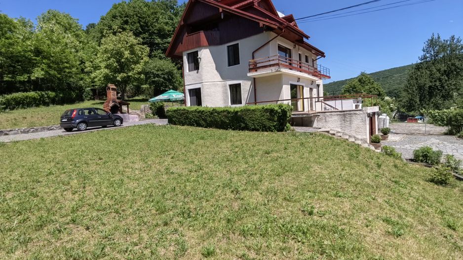 Casa/Vilă  aproape de pădure Vâlcele + 1235 m² teren 160.000 EURO - Poză 2