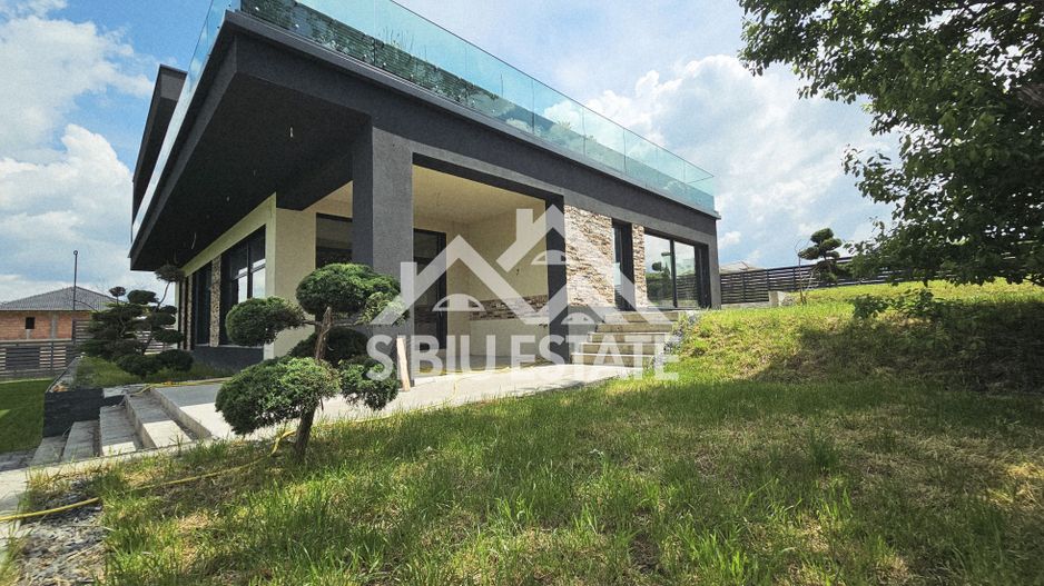 Casa noua cu piscina si terase panoramice, garaj - Poză 1