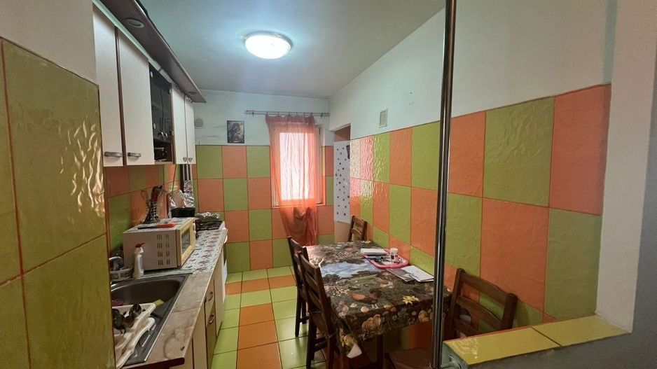 APARTAMENT 3 CAMERE SPATIOS ZONA GORJULUI - Poză 1