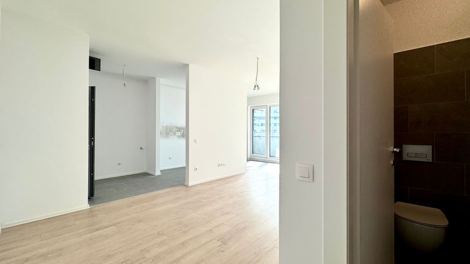 3 camere. Dormitor matrimonial cu baie en-suite. 83 mp Utili. - Poză 1