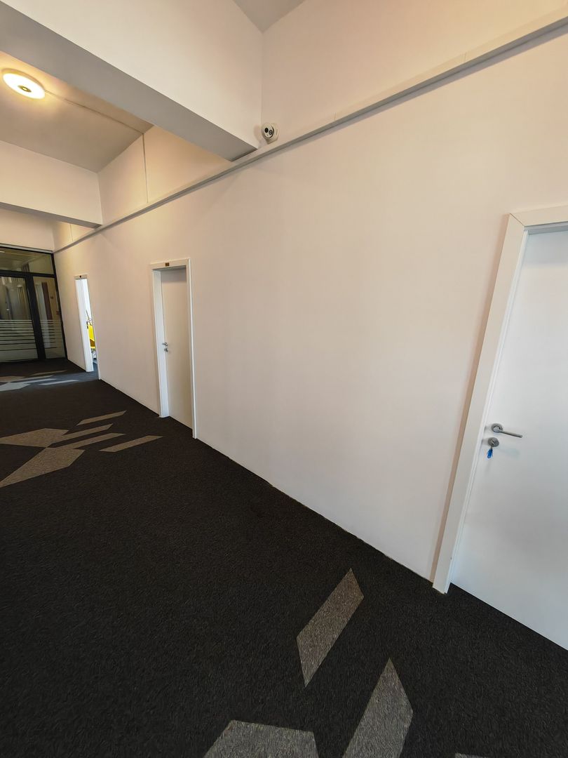 Birouri spatioase in cladire de birouri - Poză 4