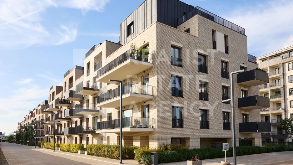 Vânzare, apartament cu 3 camere, rond OMV - Poză 1