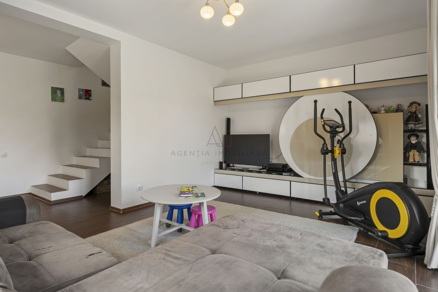 Casă P+1+M I curte 500 mp — Comision 0 - Poză 3