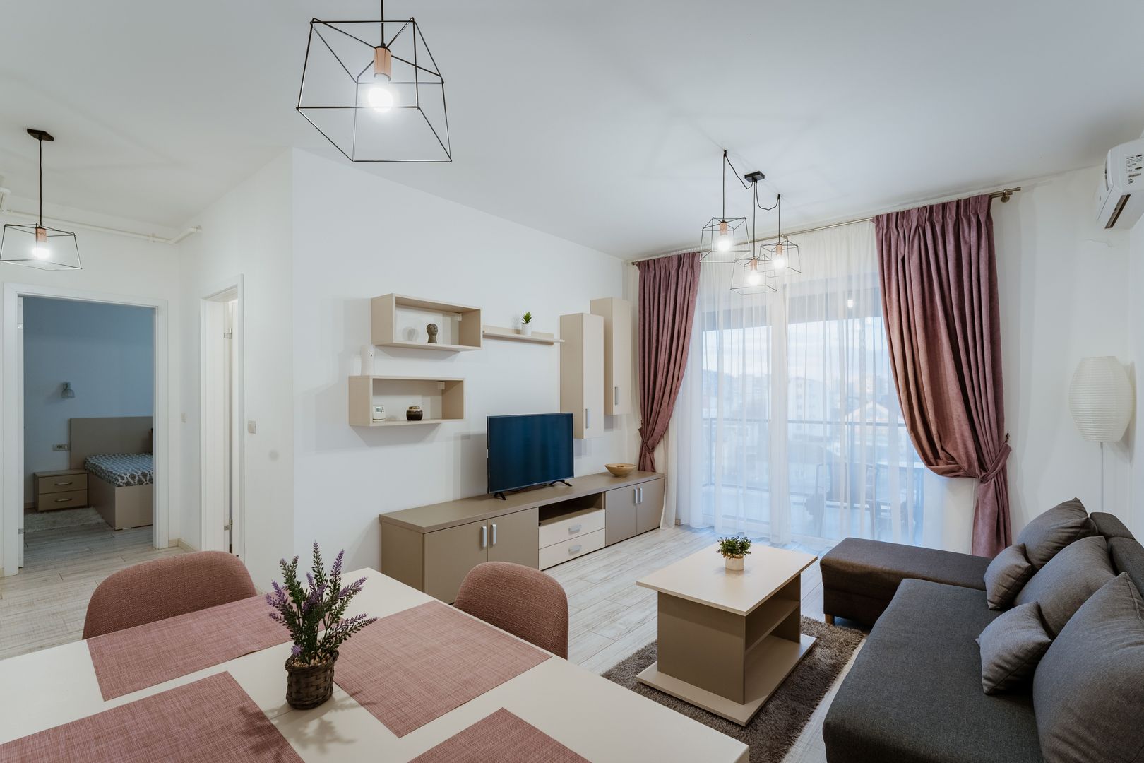 Apartament la Adora de închiriat - Poză 1