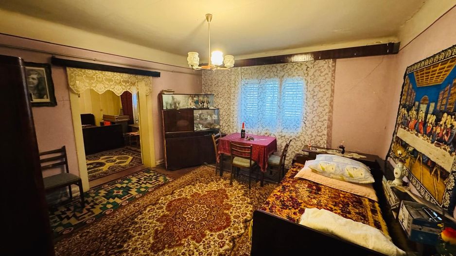 Casa de vânzare 3 camere, 2 intrări, acces auto în curte Gradiste Arad - Poză 5
