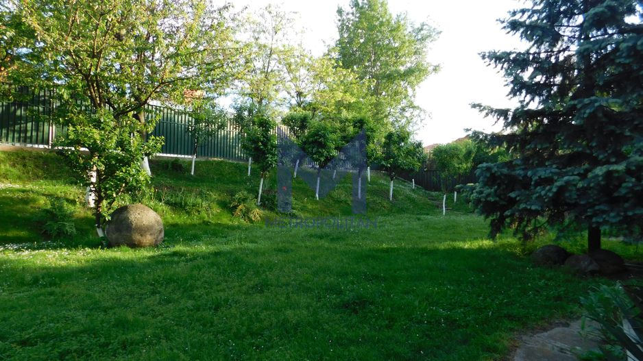 Vilă cu 1.350 mp teren în mijlocul orașului Grădina Botanică - Poză 17