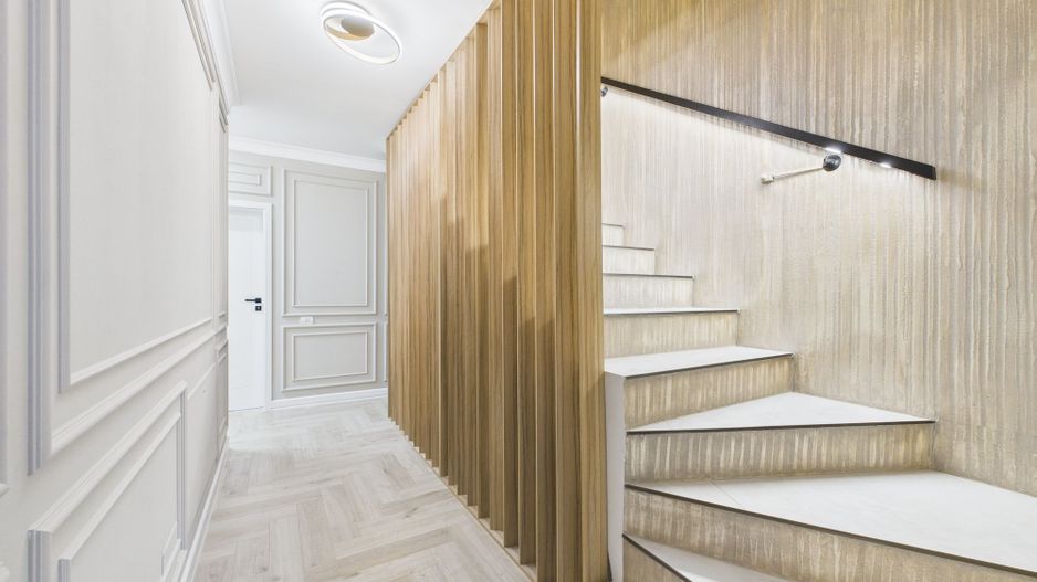 Casă modernă cu 5 camere, 4 băi și terasă închisă – Otopeni, central - Poză 2