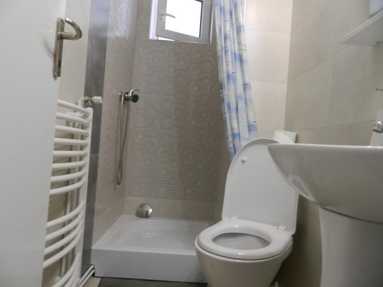 Apartament lux, zona Piata Victoriei, 4 camere , 2 bai, centrala termica  terasa - Poză 9