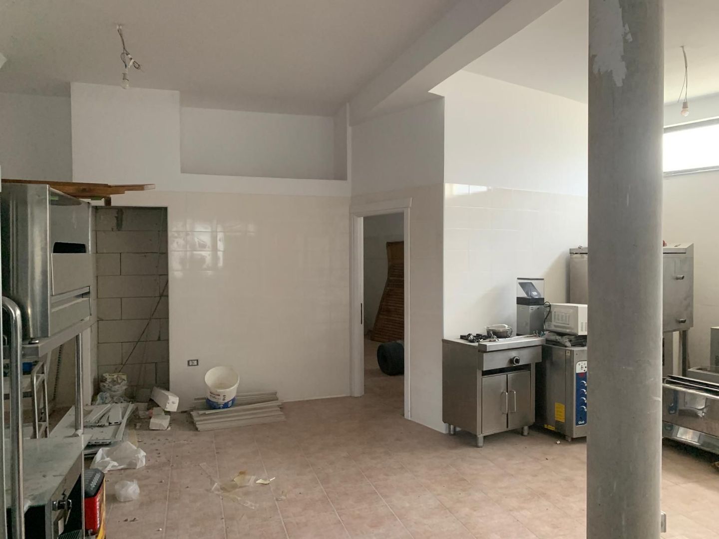 Spațiu comercial de închiriat | Cajvana | 300 mp + terasă 300 mp - Poză 8