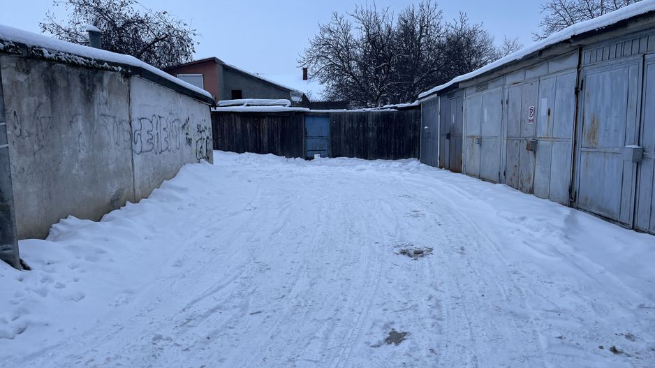 Teren intre blocuri,cu garaje-ideal pentru afacere - Poză 2