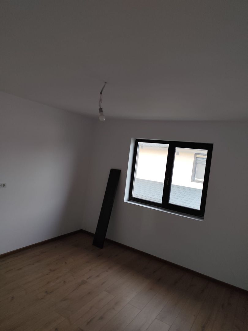 Casă / Vilă cu 4 camere de vânzare în Berceni - Poză 8