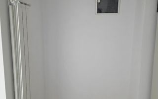 Garsonieră renovata 35 mp etaj 1 dispune de  pivnita in zona Centrala - Poză 6