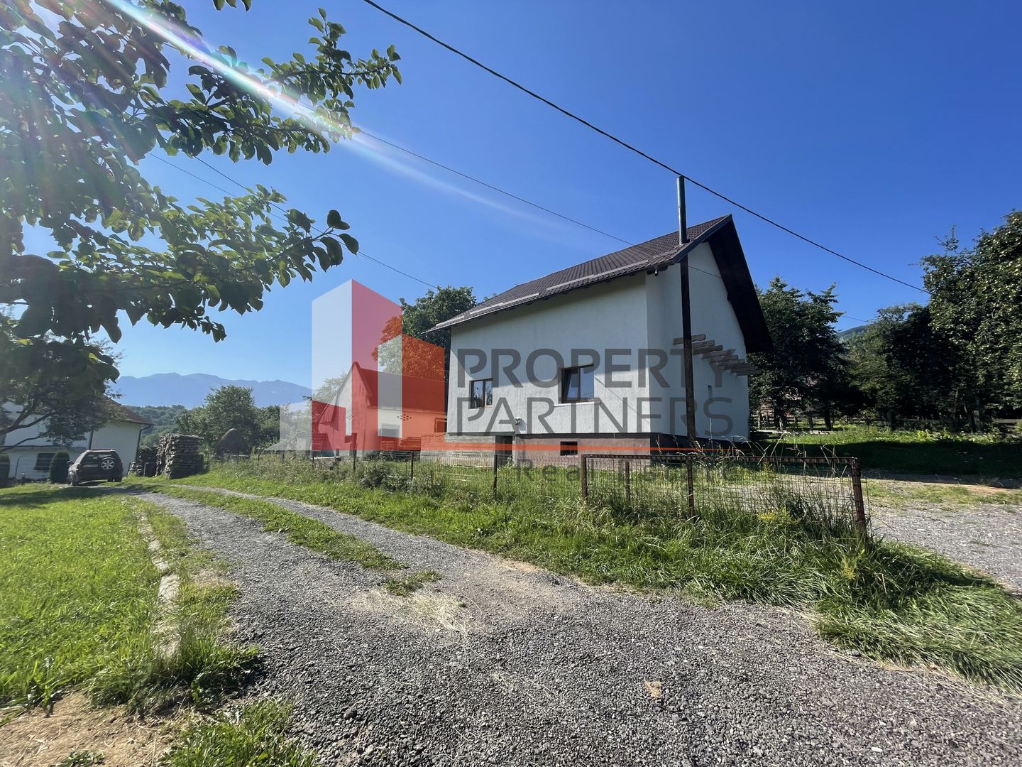 Casa Batraneasca Reconditionata Tohanita Bran 2300 mp Teren - Poză 1