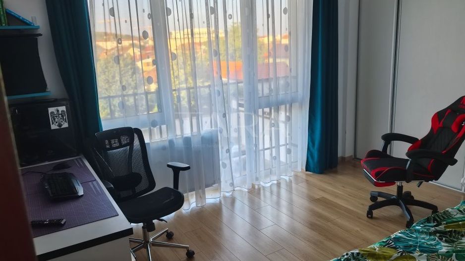 Apartament cu 3 camere, terasă de 30mp cu piscină, 2 parcări subterane - Poză 3