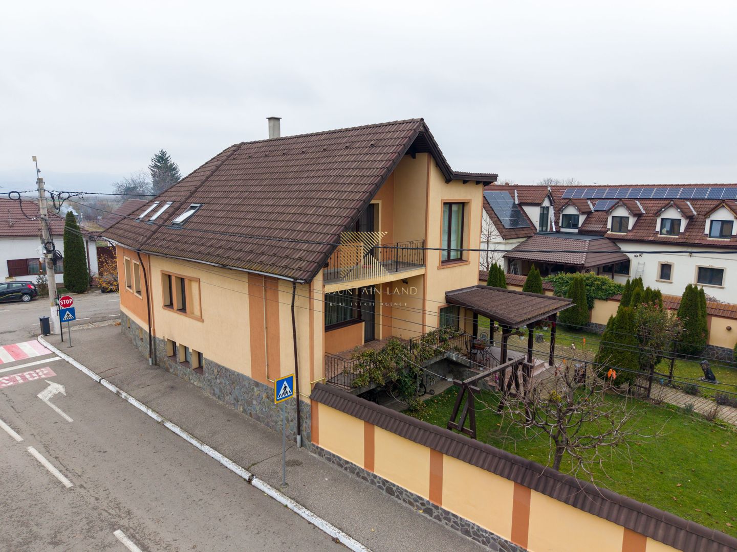 Reședință exclusivistă cu potențial investițional în centrul Cristian - Poză 2