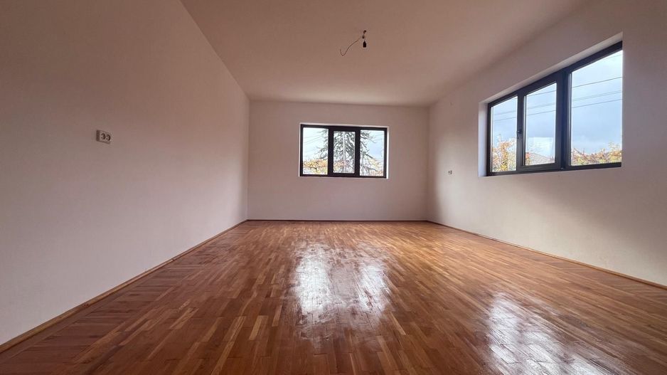 Vanzare casă spațioasă cu teren generos în Cândești Vale–jud Dambovita - Poză 8