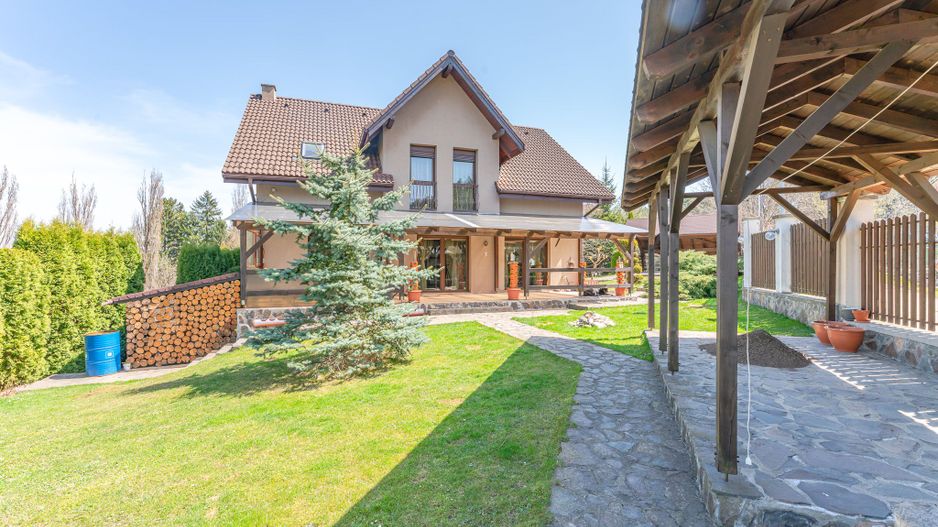 Casa Sacele amplasata in vecinatatea padurii cu pompa de caldura - Poză 28