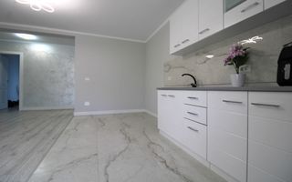 Curte, 4 apartamente, 8 camere, perfectă pt activități educaționale-Dumbravita - Poză 9