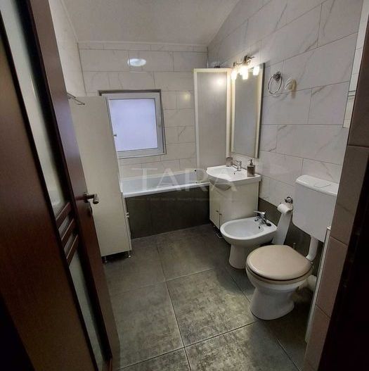 Apartament cu 2 camere central in Floresti - Poză 6