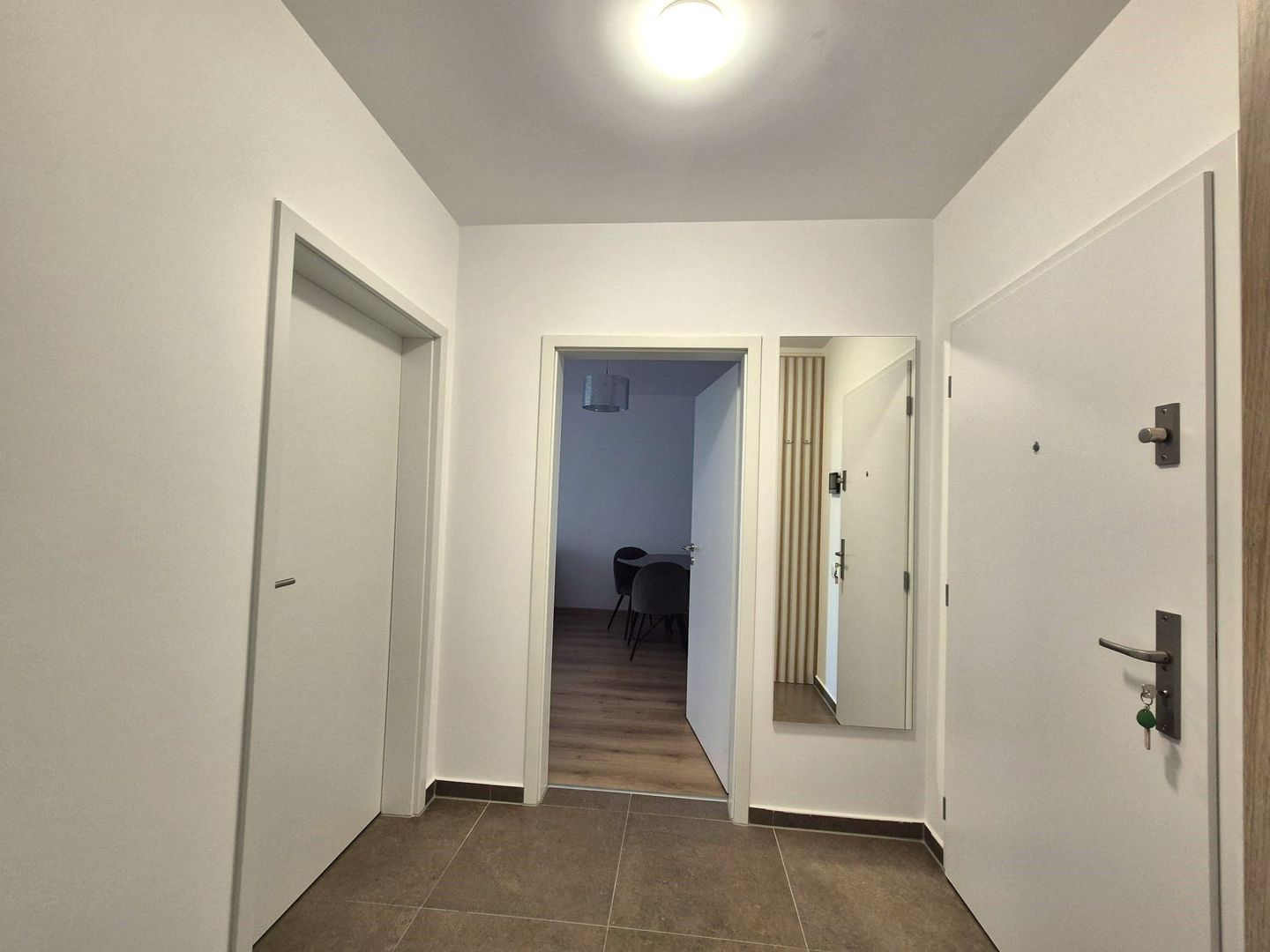 Zona Coresi, str. 13 Decembrie, apartament spațios, bloc nou, loc parcare - Poză 19